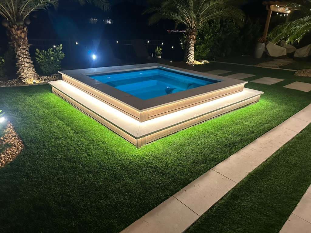 Neblina fiberglass pool