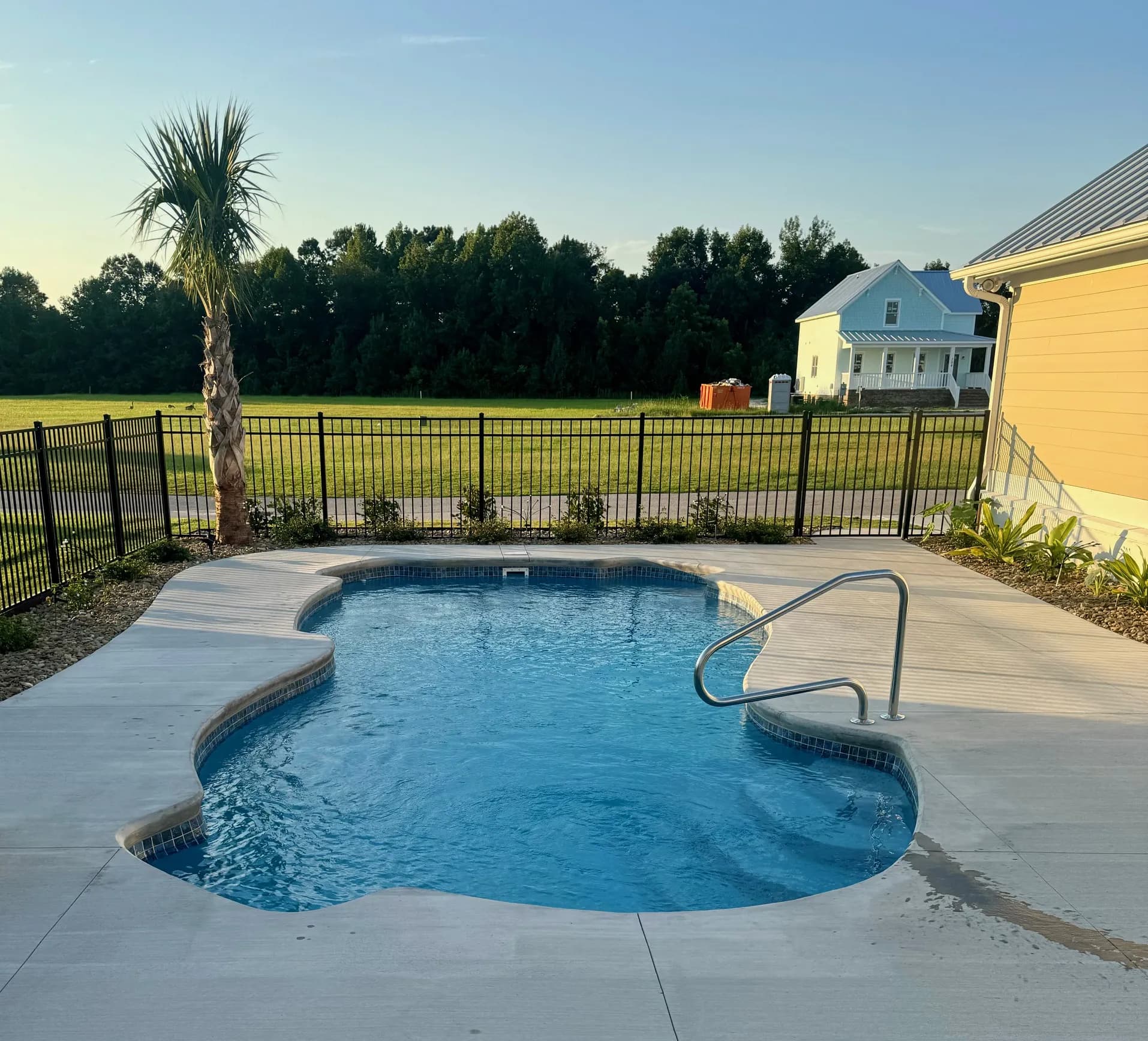 Roatan fiberglass pool