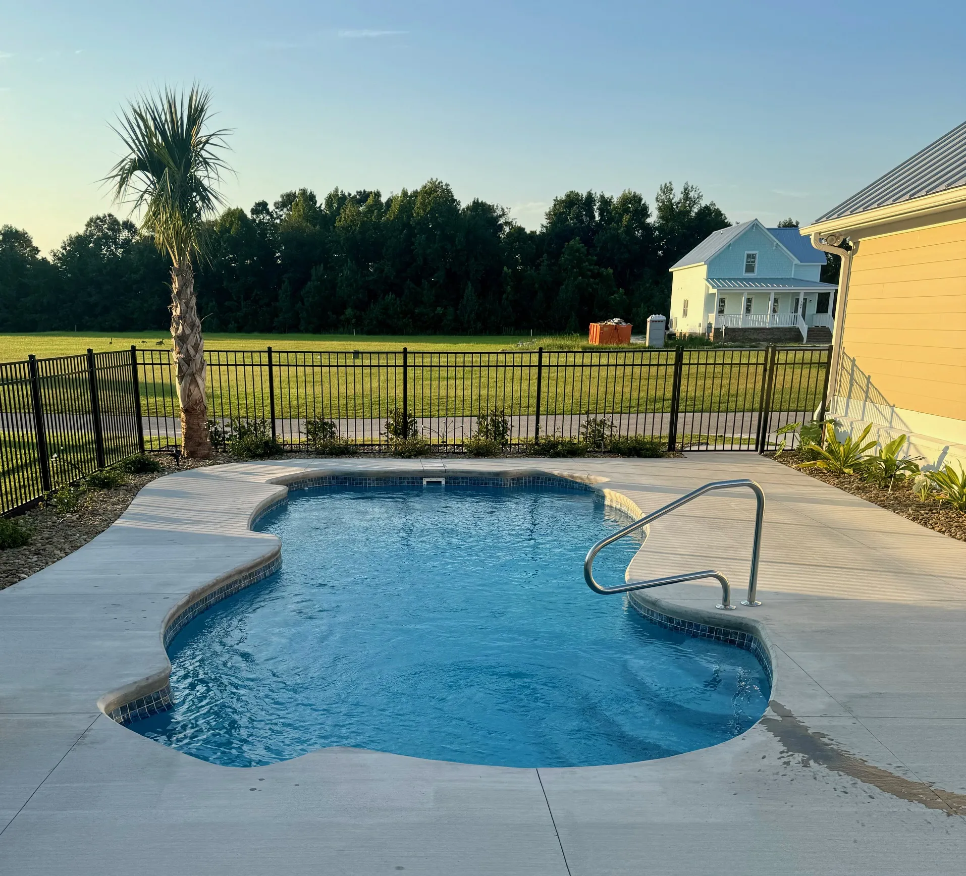 Roatan fiberglass pool