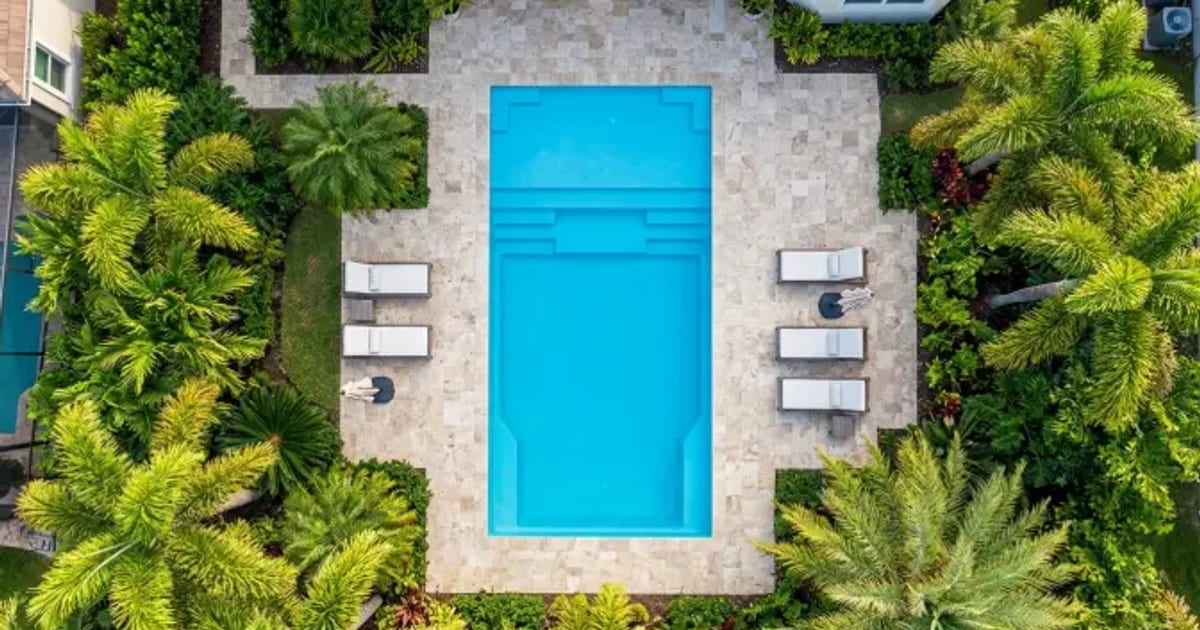 R16 Radiant Island — 30ft Fiberglass Pool | FLFG Pools